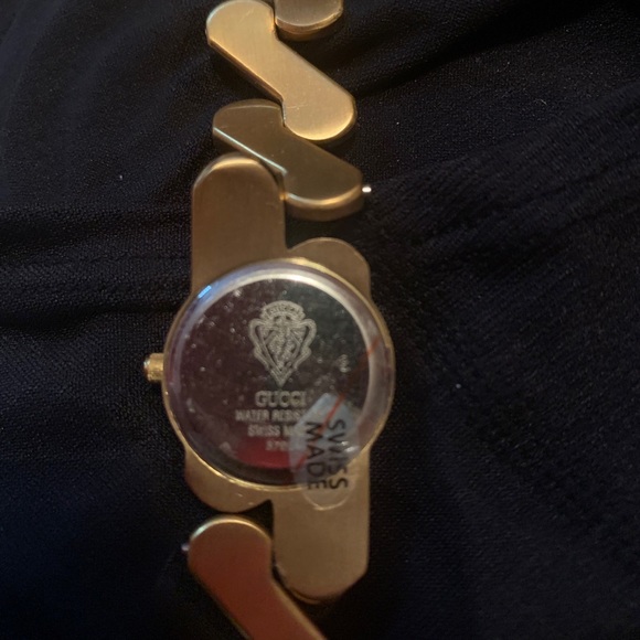 Brand new never worn gold gucci watch